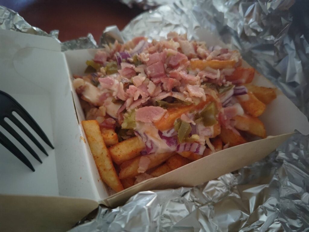 Frytki z QC's Chicken Burger