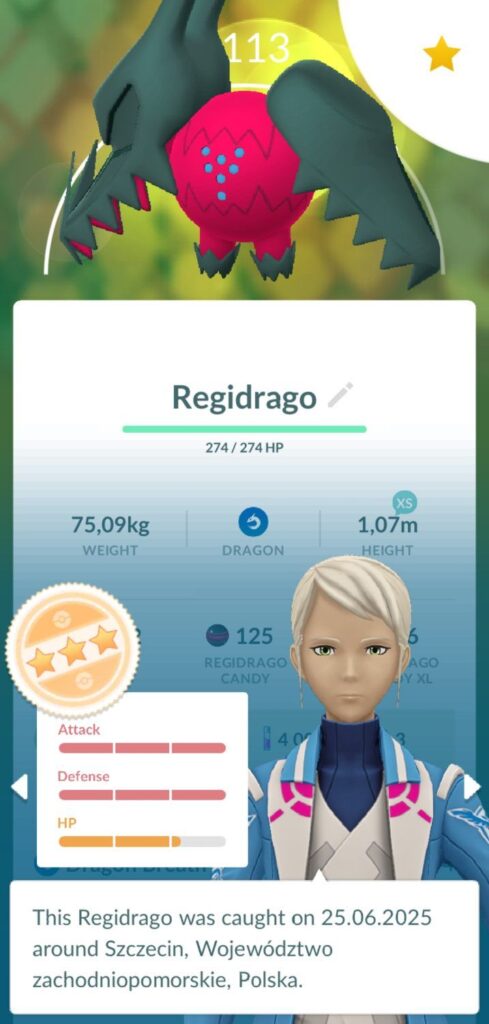 Zrzut ekranu z Pokemon GO przedstawiający złapanego Regidrago