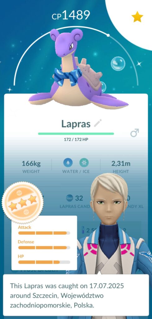 Zrzut ekranu pokazujący Shiny Laprasa z szaliczkiem, złapanego w Pokemon GO