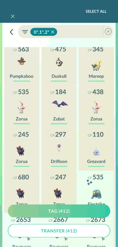 Zrzut ekranu z gry Pokemon GO przedstawiający wypuszczane na wolność Pokemony