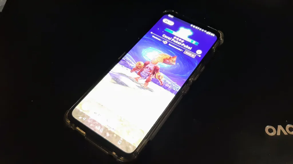 Telefon z włączoną grą Monster Hunter Now