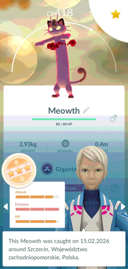 Fioletowy Pokemon Meowth z czerwonymi ozdobami na szyi i monetą na czole, z widocznymi statystykami i informacją o złapaniu.