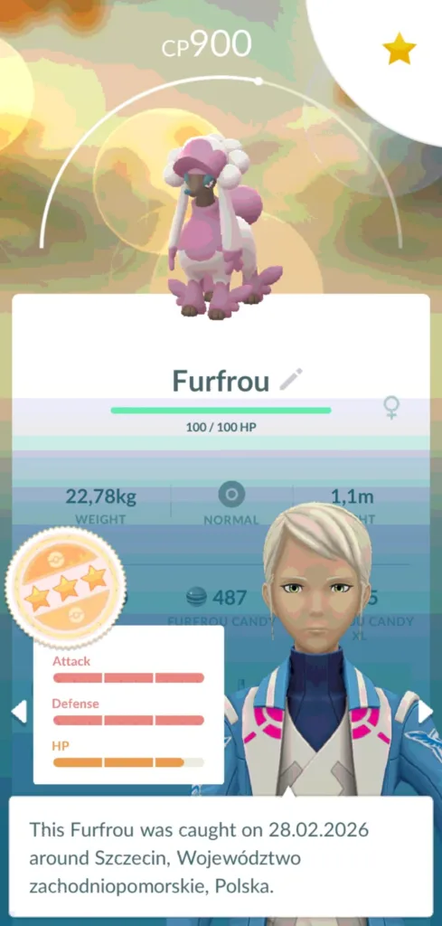 Postać Furfrou z gry Pokemon Go z CP 900, pełnym paskiem zdrowia i statystykami ataku, obrony i HP.