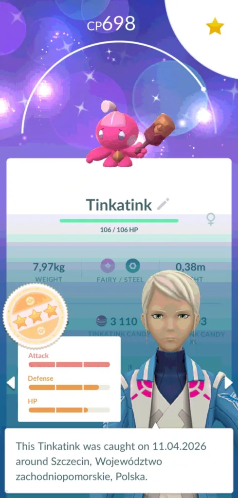 Różowy stworek z młotkiem w ręku, z napisem Tinkatink i statystykami