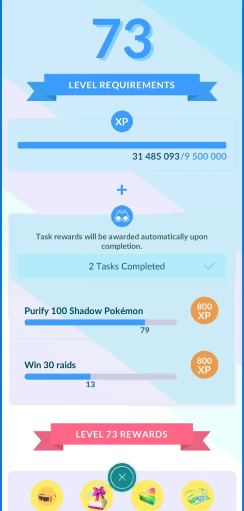 Ekran gry Pokemon GO pokazujący wymagania do osiągnięcia poziomu 73, postęp w zdobywaniu punktów doświadczenia oraz postęp w zadaniach oczyszczania Pokemonów i wygrywania rajdów.