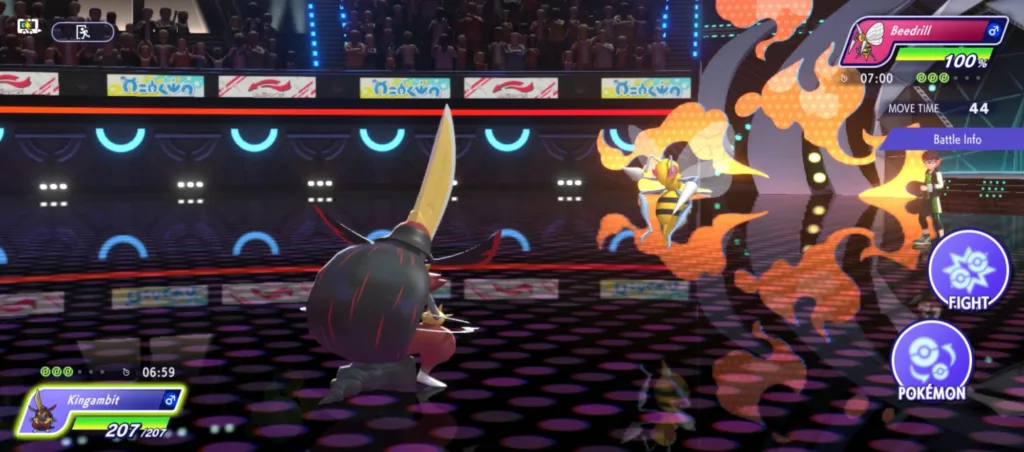 Pokemony Kingambit i Beedrill w grze Pokemon Champions walczą na arenie, otoczeni płomieniami i efektami wizualnymi.