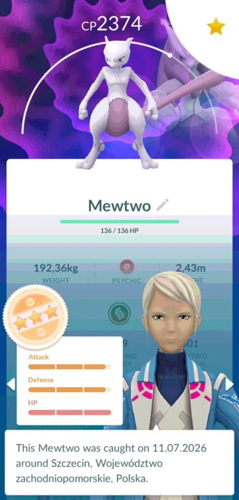 Postać Mewtwo z gry Pokemon Go z widocznymi statystykami