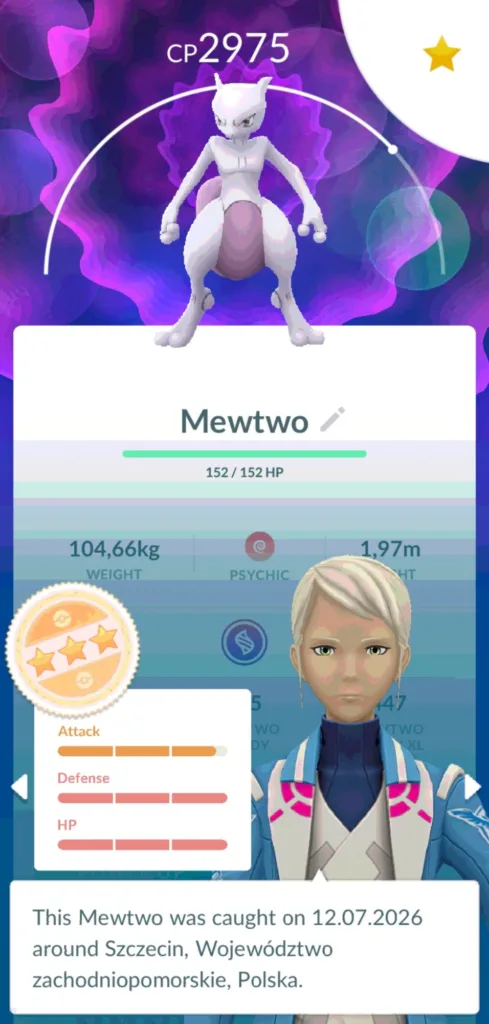 Postać Mewtwo z gry Pokemon Go z widocznymi statystykami