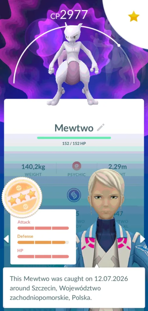 Postać Mewtwo z gry Pokemon GO z widocznymi statystykami CP, HP, wagą i typem psychicznym.