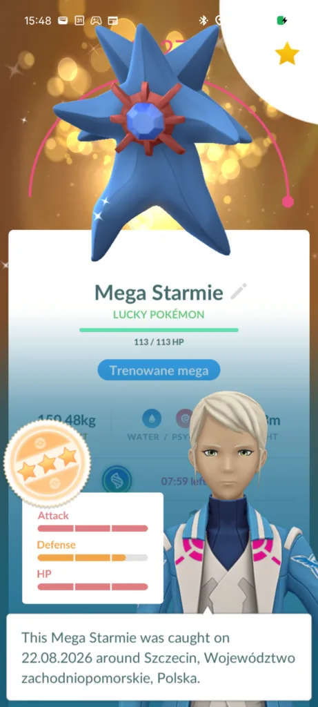 Niebieski, gwiezdny Pokémon Mega Starmie z czerwonym korpusem i niebieskim kryształem w centrum, na tle złotych, błyszczących bokeh.