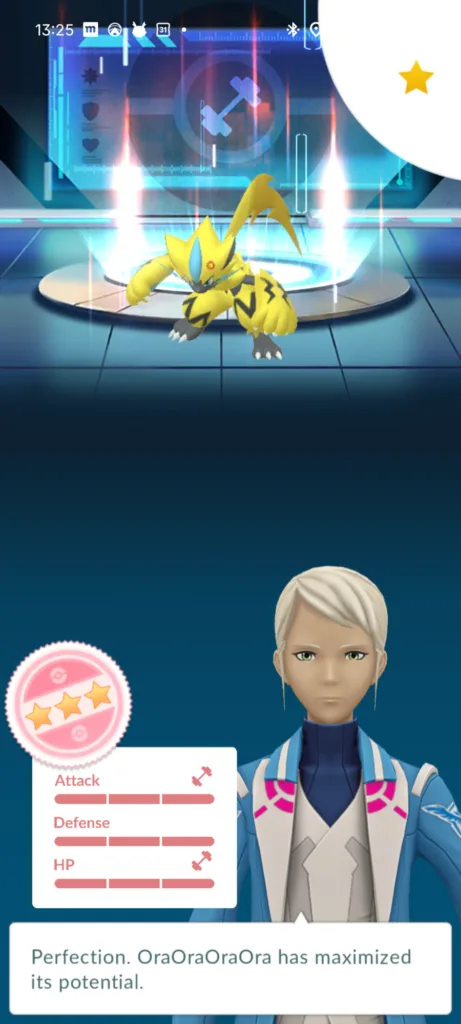 Postać z gry Pokemon GO, w kolorze żółtym z czarnymi pasami, na niebieskim tle