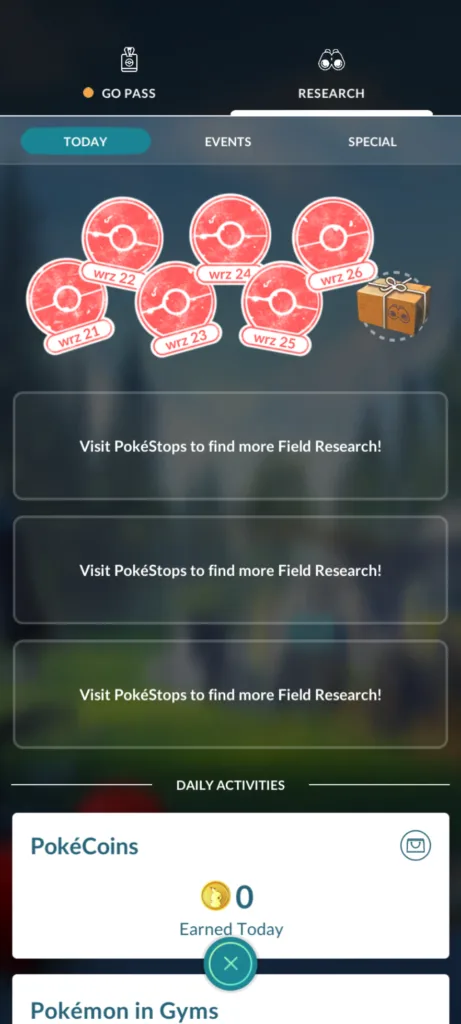 Interfejs gry Pokémon GO z kalendarzem zadań Field Research oznacznym datami od wrz 21 do wrz 26 oraz ikoną paczki.