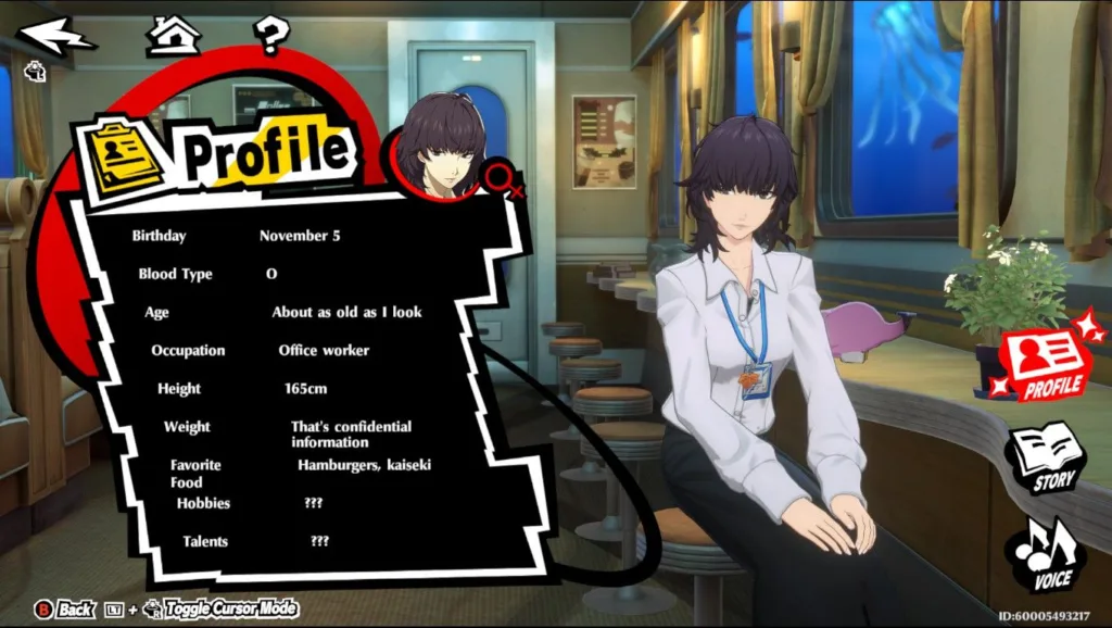 Ekran profilu postaci z gry Persona 5 X przedstawiający kobietę w białej koszuli siedzącą w wagonie pociągu oraz czarne okno z jej danymi personalnymi.